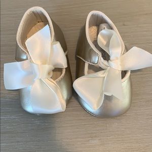 Mayoral baby shoes with bow